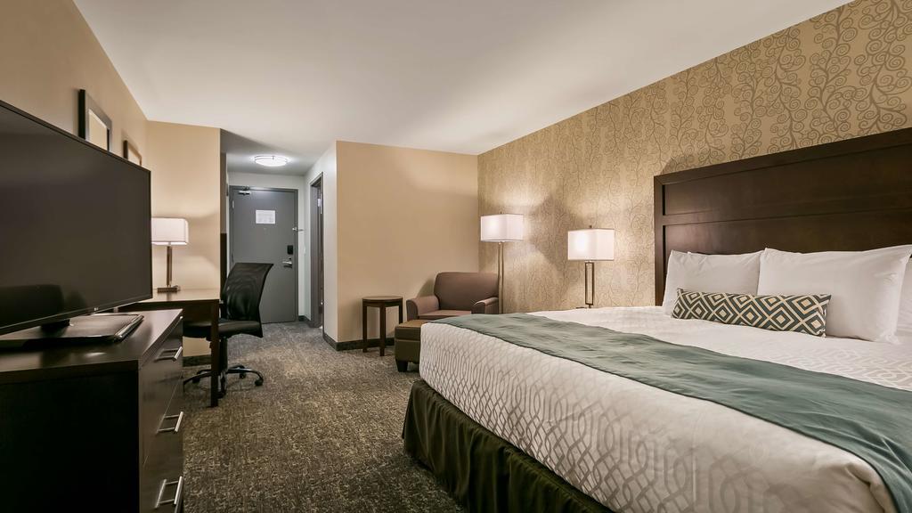 Best Western Plus Chestermere Hotel Buitenkant foto