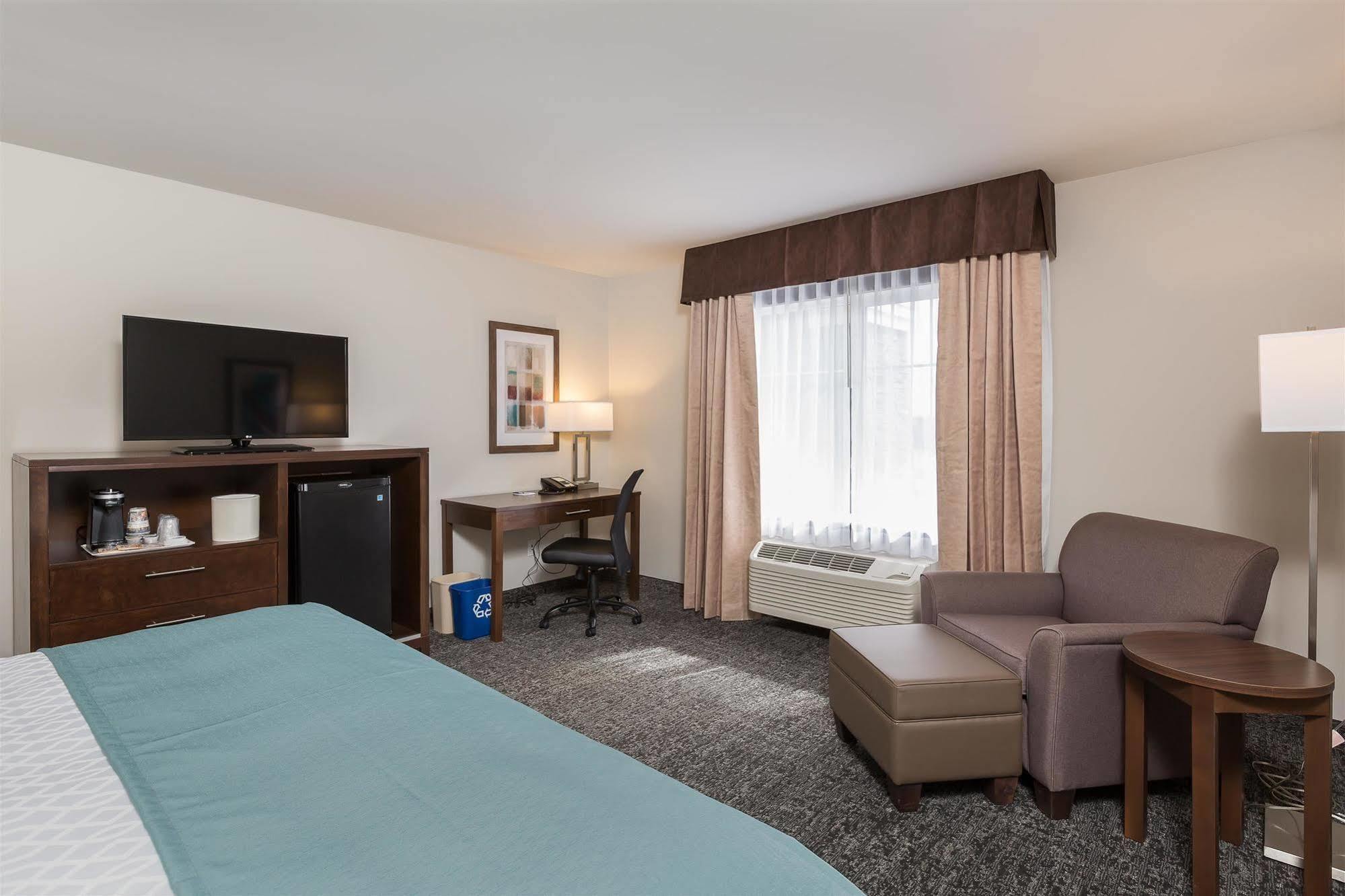 Best Western Plus Chestermere Hotel Buitenkant foto