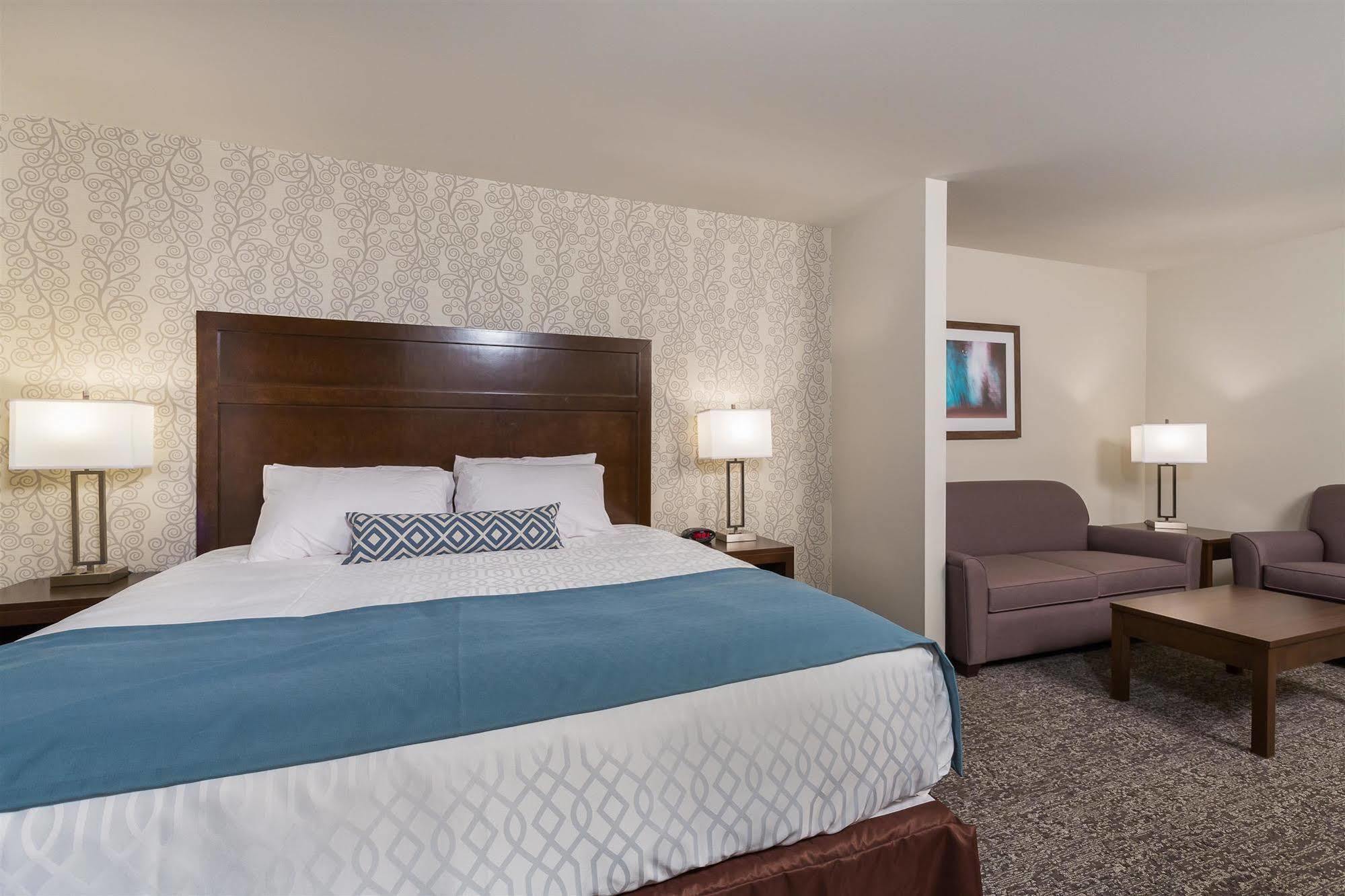 Best Western Plus Chestermere Hotel Buitenkant foto